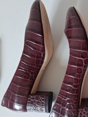 cole haan burgundy croc print leather pumps nw/otag